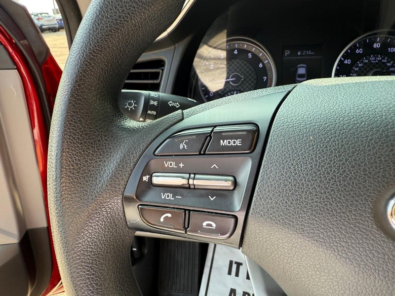 Hyundai Elantra Vehicle Image 19