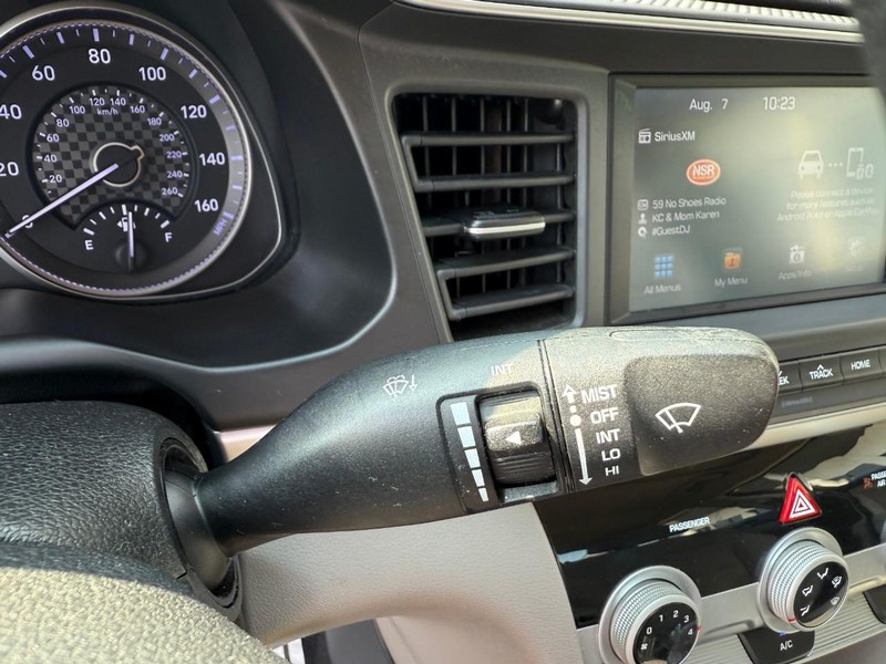 Hyundai Elantra Vehicle Image 21