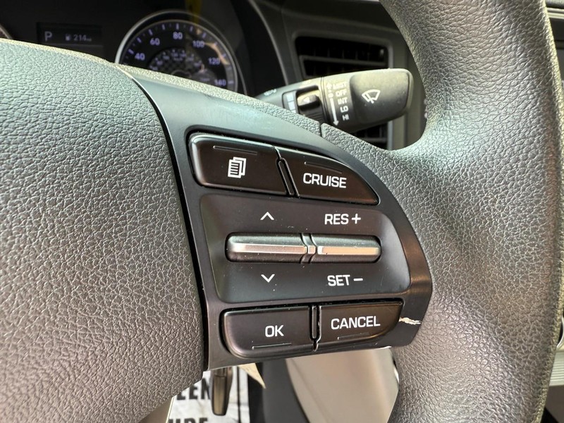 Hyundai Elantra Vehicle Image 22