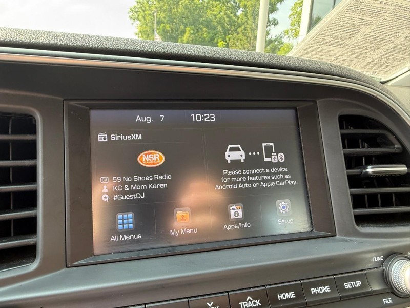 Hyundai Elantra Vehicle Image 23