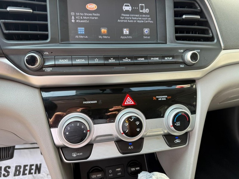 Hyundai Elantra Vehicle Image 24