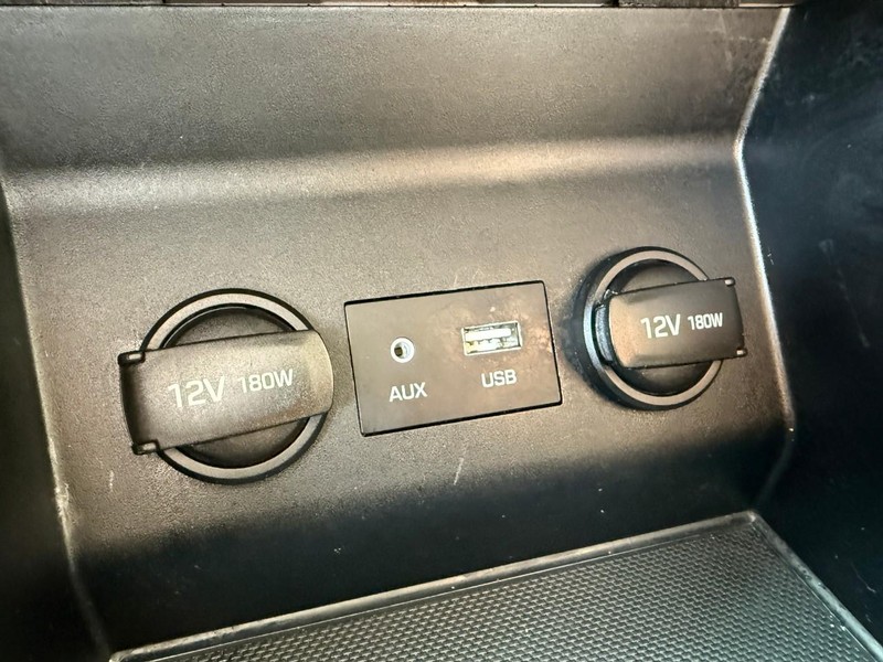 Hyundai Elantra Vehicle Image 25