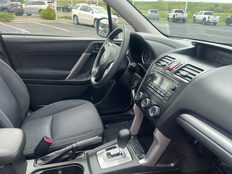 Subaru Forester Vehicle Image 09