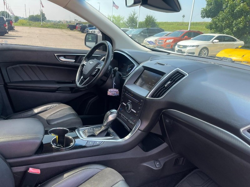 Ford Edge Vehicle Image 03