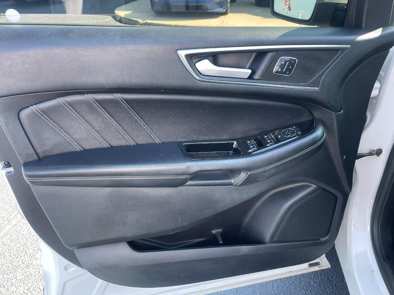 Ford Edge Vehicle Image 10