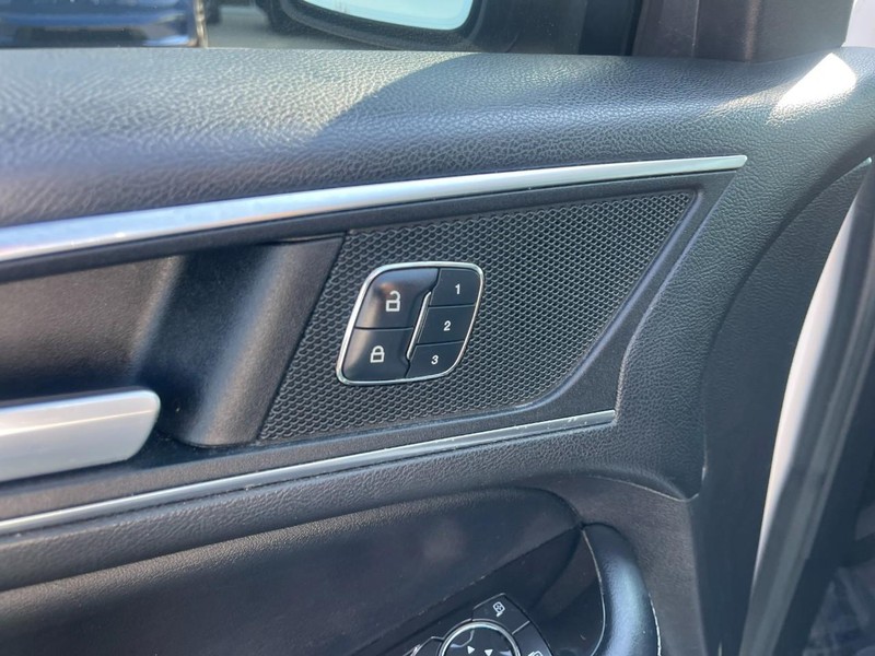 Ford Edge Vehicle Image 11