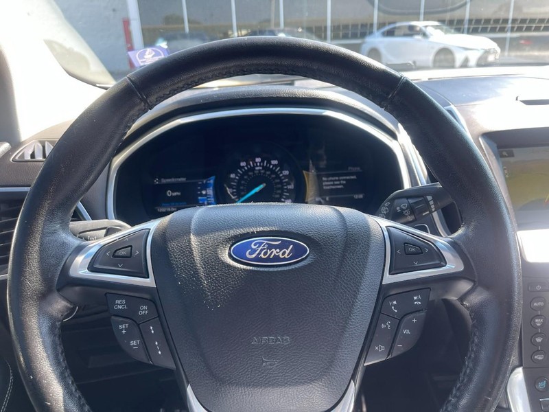 Ford Edge Vehicle Image 16