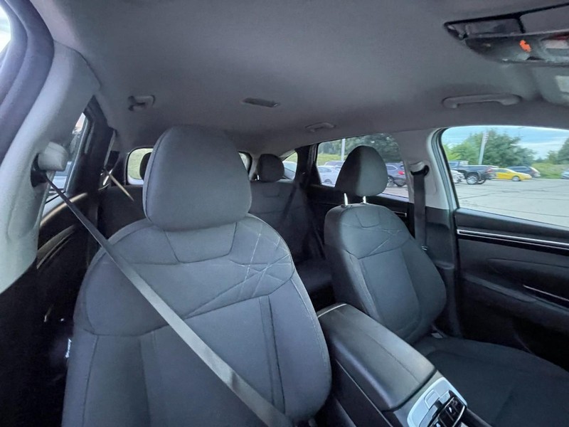 Hyundai Tucson Vehicle Image 04