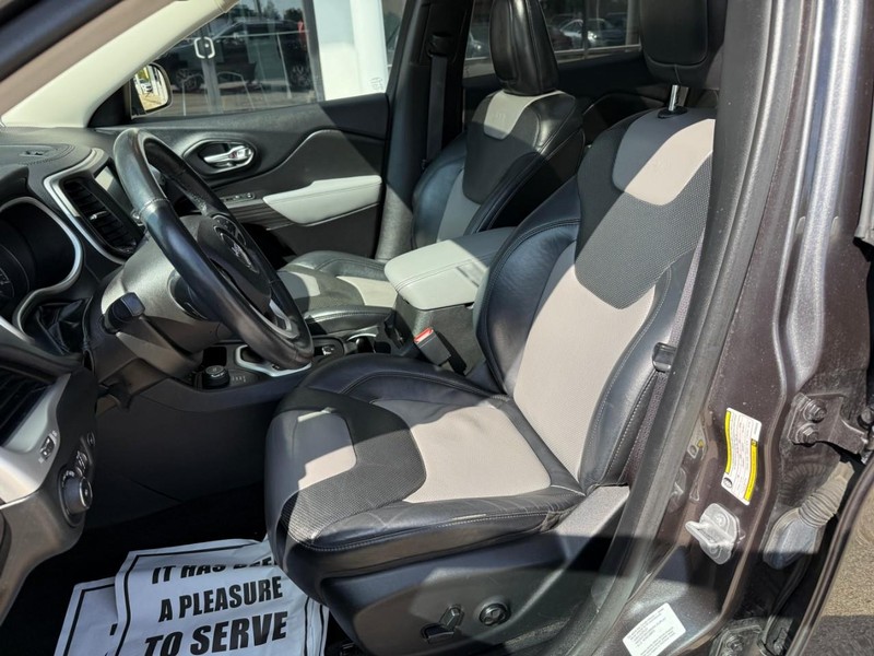 Jeep Cherokee Vehicle Image 09