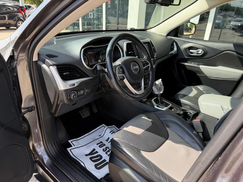 Jeep Cherokee Vehicle Image 10