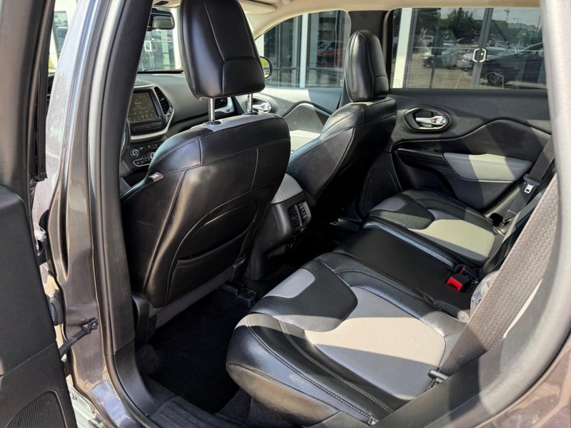 Jeep Cherokee Vehicle Image 12