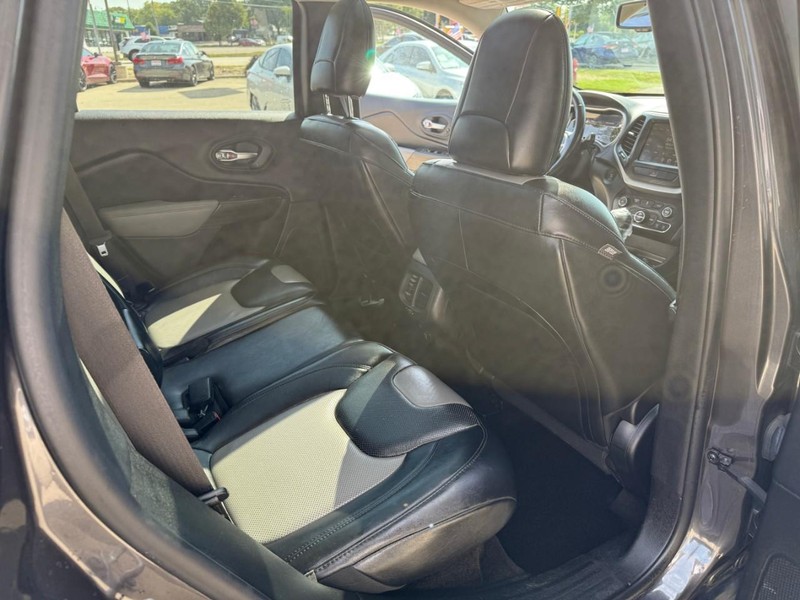 Jeep Cherokee Vehicle Image 16