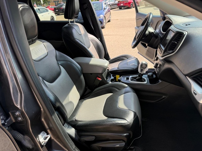 Jeep Cherokee Vehicle Image 17