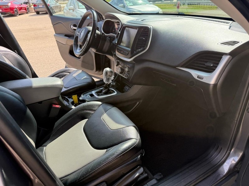 Jeep Cherokee Vehicle Image 18