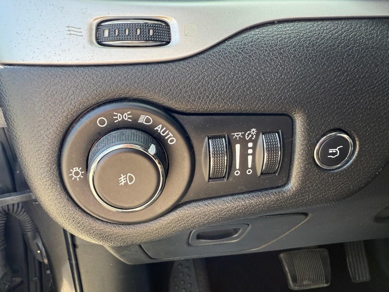 Jeep Cherokee Vehicle Image 20