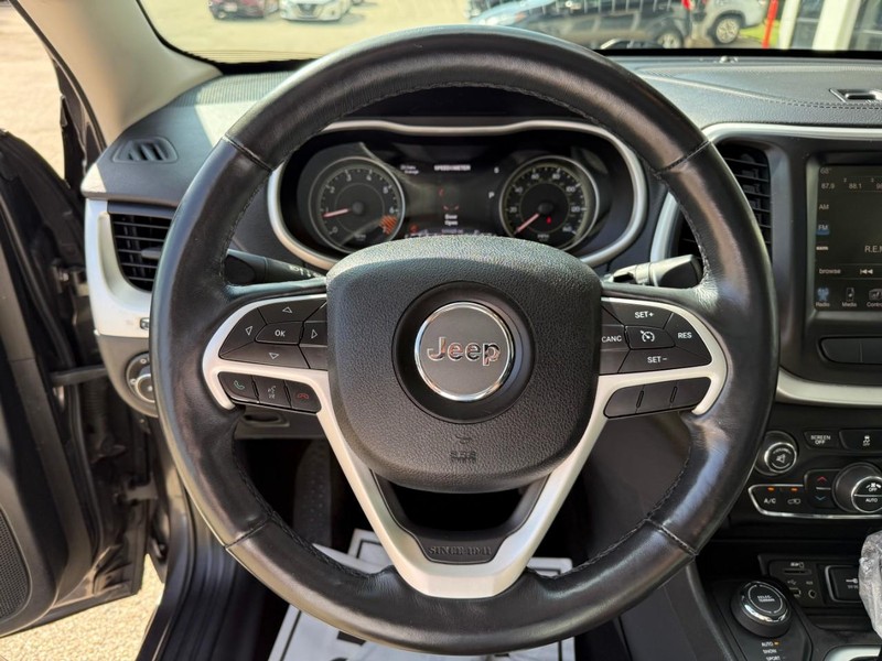 Jeep Cherokee Vehicle Image 21