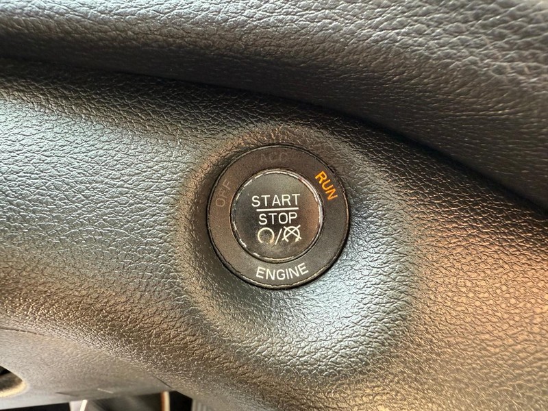 Jeep Cherokee Vehicle Image 30