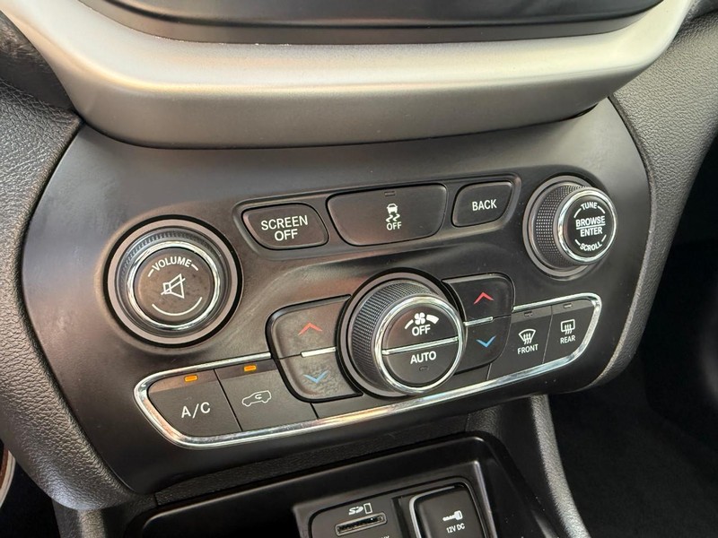 Jeep Cherokee Vehicle Image 31