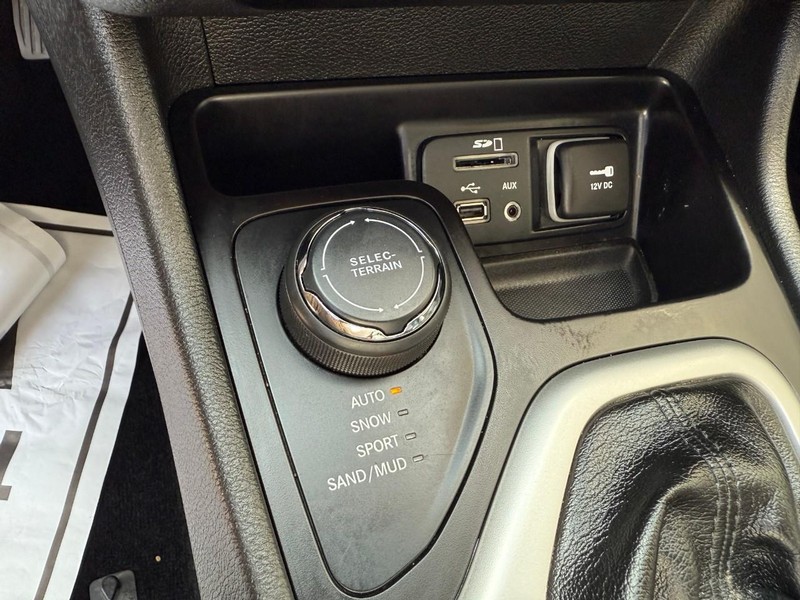 Jeep Cherokee Vehicle Image 33