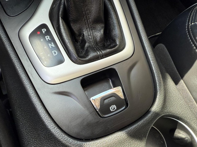 Jeep Cherokee Vehicle Image 34