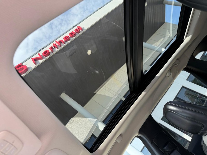 Jeep Cherokee Vehicle Image 36