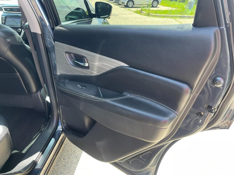 Nissan Murano Vehicle Image 15