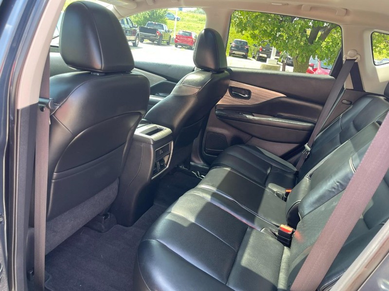 Nissan Murano Vehicle Image 16