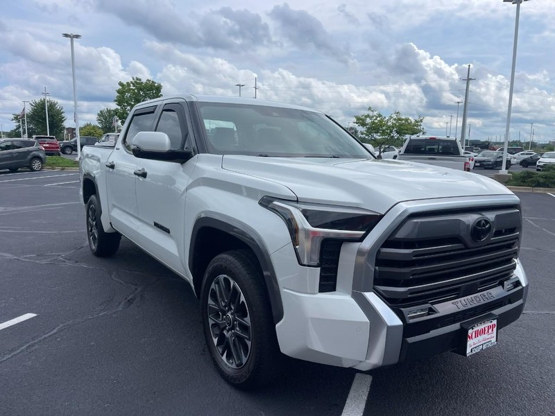 Toyota Tundra 4WD Vehicle Image 02