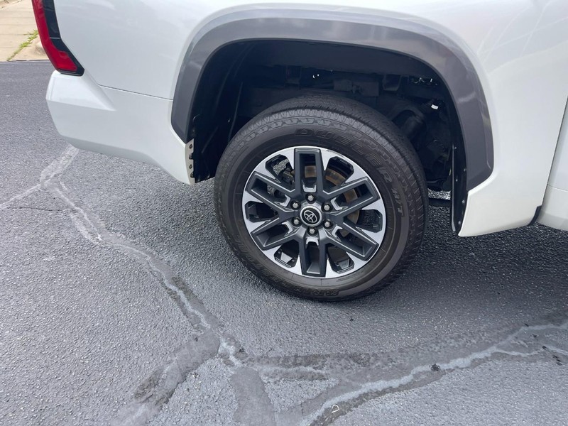 Toyota Tundra 4WD Vehicle Image 10