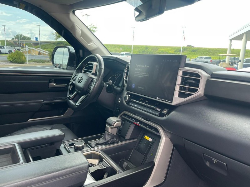 Toyota Tundra 4WD Vehicle Image 11