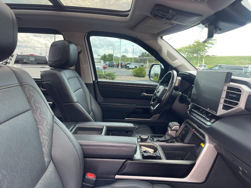 Toyota Tundra 4WD Vehicle Image 13