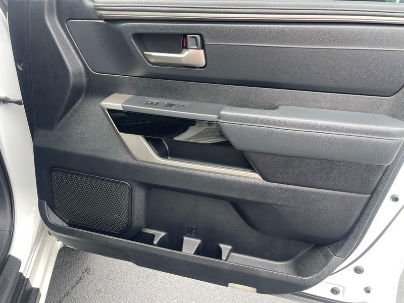 Toyota Tundra 4WD Vehicle Image 15