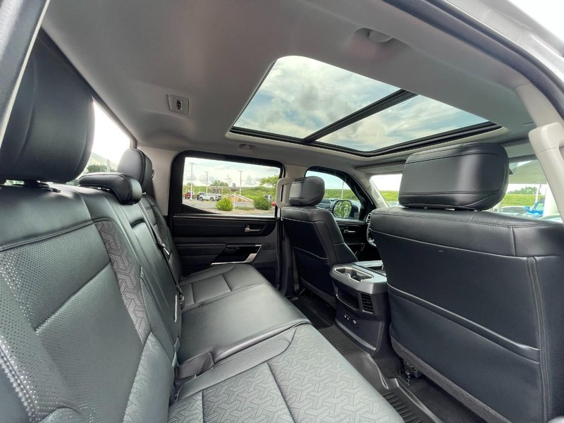 Toyota Tundra 4WD Vehicle Image 17