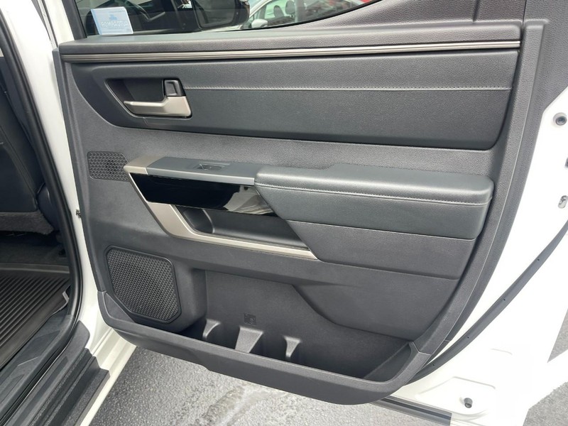 Toyota Tundra 4WD Vehicle Image 18