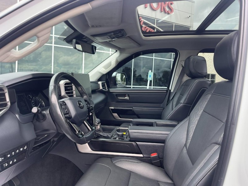 Toyota Tundra 4WD Vehicle Image 21
