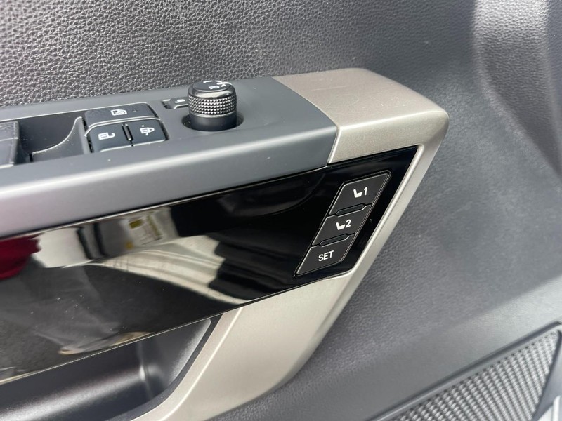 Toyota Tundra 4WD Vehicle Image 24