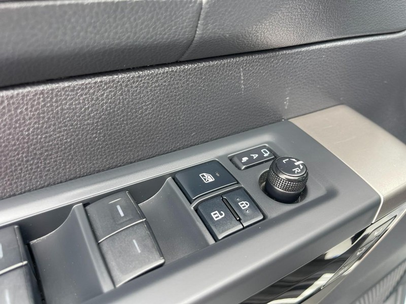 Toyota Tundra 4WD Vehicle Image 25