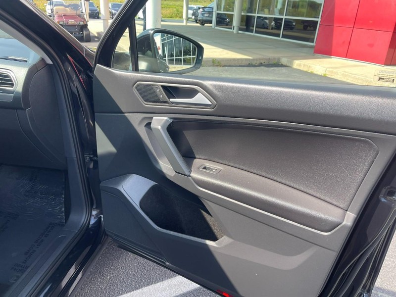 Volkswagen Tiguan Vehicle Image 10