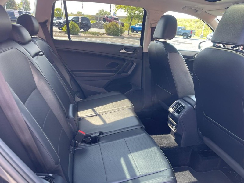 Volkswagen Tiguan Vehicle Image 11