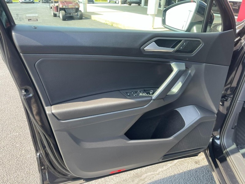 Volkswagen Tiguan Vehicle Image 18