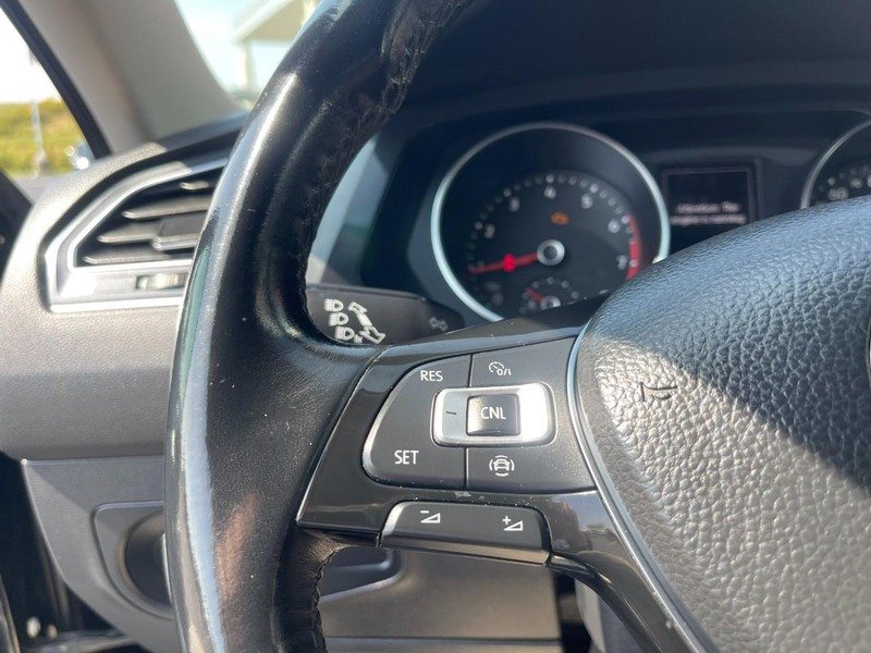 Volkswagen Tiguan Vehicle Image 22