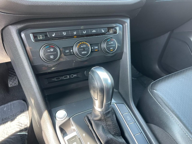 Volkswagen Tiguan Vehicle Image 24