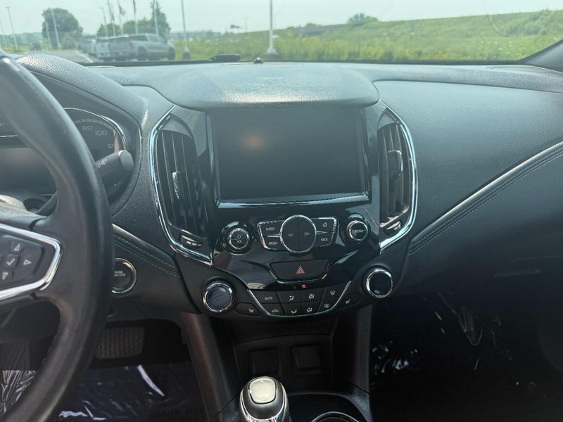 Chevrolet Cruze Vehicle Image 14