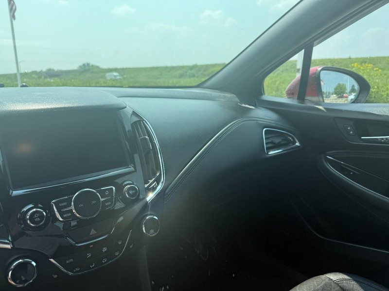 Chevrolet Cruze Vehicle Image 17