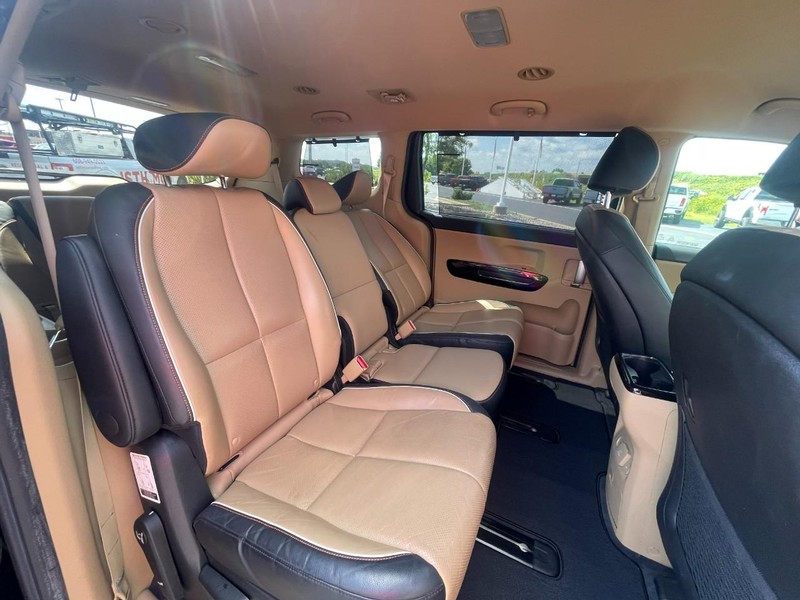 Kia Sedona Vehicle Image 12