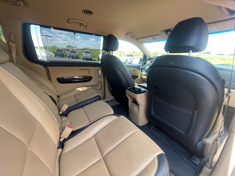 Kia Sedona Vehicle Image 14