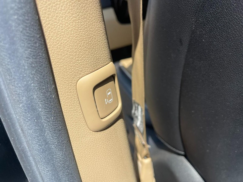 Kia Sedona Vehicle Image 18