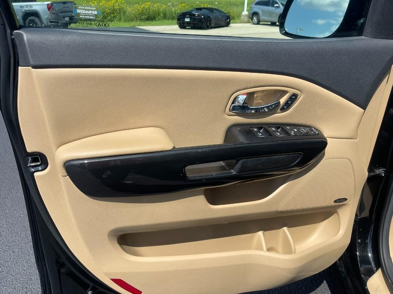 Kia Sedona Vehicle Image 20