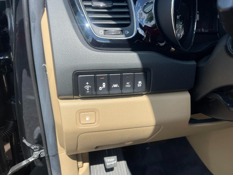 Kia Sedona Vehicle Image 22
