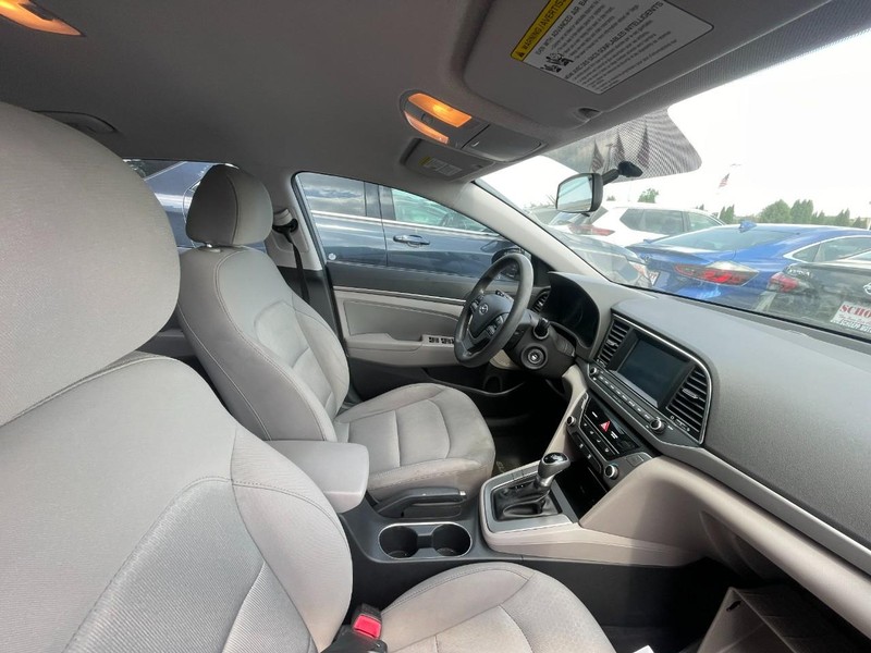 Hyundai Elantra Vehicle Image 03